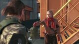 Ocelot handing Venom Snake a Fulton recovery bag.