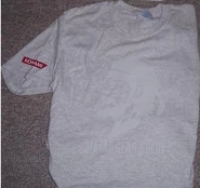 Con t-shirt.jpg (30 KB) GameStop promotional glow in the dark T-shirt.