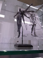 Yoji Shinkawa statue of Screaming Mantis.