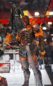 "Man on Fire" Play Arts KAI de Square Enix Products.