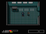Una Grey Fox imprigionato viene salvato da Snake in Metal Gear.