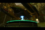 Nave de Samus levantando el proyector del Observatorio Chozo