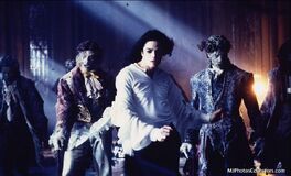 MJ-GHOST-S-michael-jacksons-ghosts-34328906-965-584