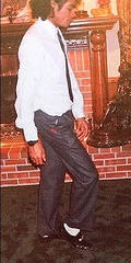 Mjhayvenhurst 1.jpeg (55 KB) Michael Jackson learning to Moonwalk at Hayvenhurst (1983)