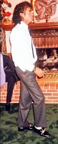 Mjhayvenhurst 2.jpeg (38 KB) Michael Jackson learning to Moonwalk at Hayvenhurst (1983)