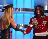 Mtvvmas 11.jpeg (37 KB) Michael Jackson and Britney Spears for the MTV Video Music Awards (2002)