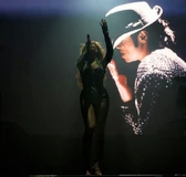 Iamworldtourtribute.jpeg (41 KB) Beyoncé performing "Halo" during the I Am...World Tour in 2009-2010