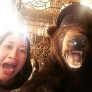 @Hanhonymosu set visit with bear 2