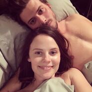 BTS 1x06 Sarah Ramos and François Arnaud in bed