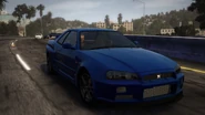 A Nissan Skyline races on the Los Angeles Freeway in Midnight Club: Los Angeles.