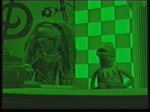 Muppet Sing Alongs - It's Not Easy Being Green (1995, UK VHS) 24-44 screenshot.png