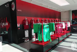 Abbigliamento Milan  Acquista su AC Milan Store