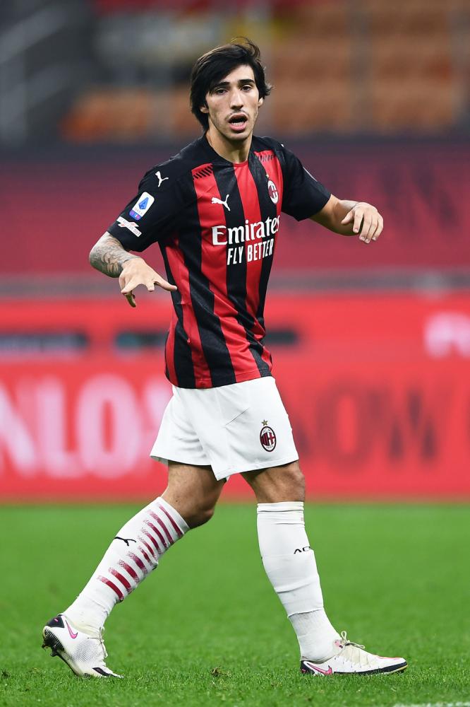 Tonali con la maglia del milan shop