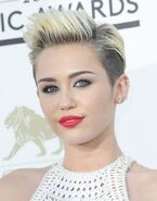 Miley-Cyrus-2013
