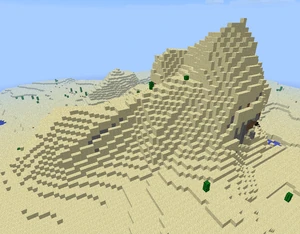 Aavikkovuori, taaempana pienempi vuori.