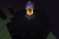 end-kristalli obsidiaanipylvään päällä.