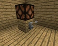 Uma lâmpada de redstone exibida durante o dia quando está desligada.