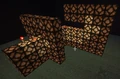 Demonstrando como o fio alimenta as lâmpadas de redstone.