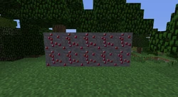 Een muur van smaragderts met de oude textuur uit snapshot 12w21a.