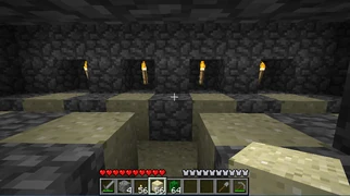 Шаг 4. Далее поставьте через 1 блок у входа песок и булыжник так: песок-булыжник-песок-булыжник и так далее, самое главное чтобы последний блок был булыжником, иначе крайние кактусы просто невозможно будет посадить.