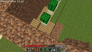 Этап 5. Постройте в углу лесенку, как показано на скриншоте; в правом конце низкой стены достройте 2 блока; увеличьте высоту стены ещё на 3 блока.