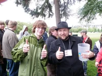 Нотч и еще какой-то фанат