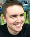 Andy在雷德蒙德的Mojang Studio的办公室厨房剪头发之后的照片