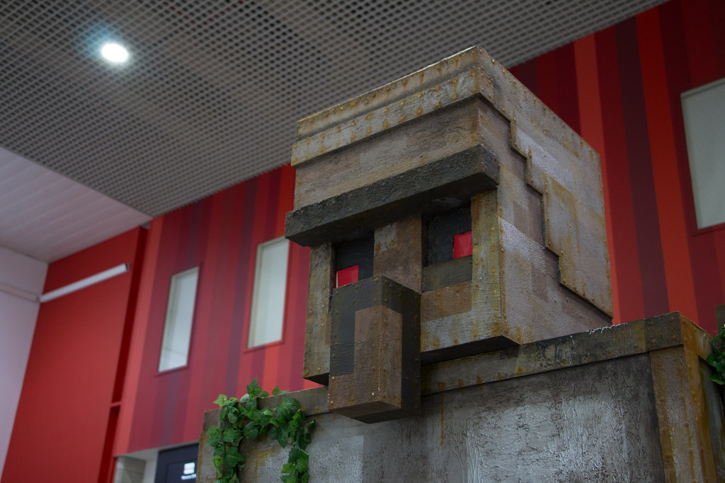 The Iron Golem Statue on Minecraft CreepyPasta Wiki Fandom