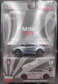 Lamborghini Urus with Roof Box, White - Mini GT MGT00220-MJ - 1/64 scale  Diecast Model Toy Car 