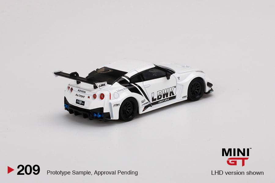 LB-Silhouette WORKS GT NISSAN 35GT-RR Ver.2 White LBWK LB-Silhouette WORKS GT NISSAN 35GT-RR Ver.2 White LBWK