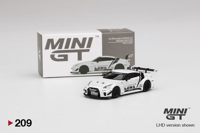 LB-Silhouette WORKS GT NISSAN 35GT-RR Ver.2 White LBWK LB-Silhouette WORKS GT NISSAN 35GT-RR Ver.2 White LBWK