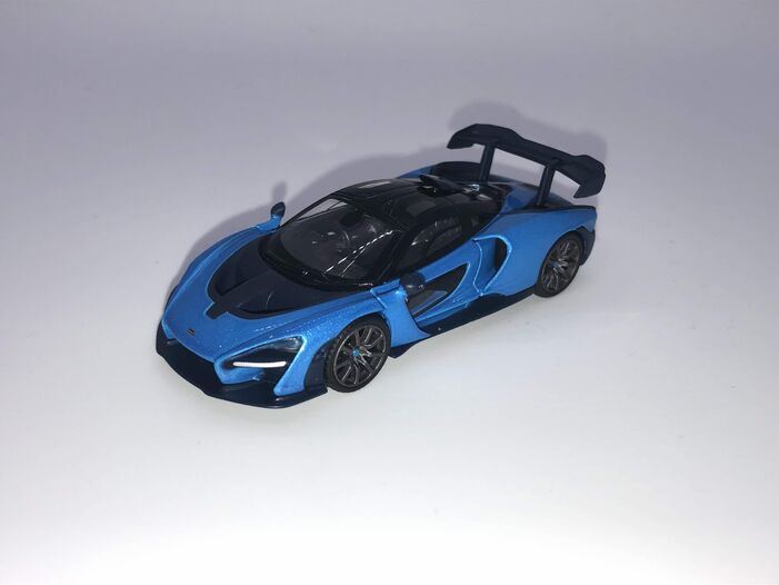 MINI GT McLaren 7 迷彩柄 Mini GT McLaren Senna in Vision Victory Grey. A fantastic