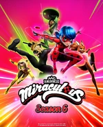 Sezon 6 - plakat promocyjny 5.png (9,39 MB) Skaczący Vesperia, Czarny Kot, Pancernik, Biedronka i Ruda Kitka oraz znajdujące się pod nimi logo serialu „Miraculum: Biedronka i Czarny Kot” i napis „Season 6”