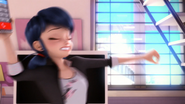 Copycat Marinette aventando cel