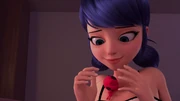Tikki przytula się do Marinette