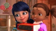 Uśmiechnięte Marinette i Manon