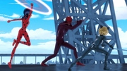 Falena Scarlatta si rivela un potente avversario contro Ladybug e Chat Noir.