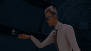 Gabriel interroga Nooroo sui nuovi poteri acquatici che Ladybug e Cat Noir hanno ricevuto e sulla posizione del Guardiano.