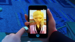 Fare Clic per visualizzare la galleria di Cellulare di Émilie.