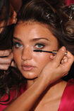 16570 fashiongallery VSShow08 Backstage MirandaKerr-14 122 359lo