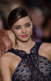 Miranda-Kerr-au-defile-Stella-McCartney-organise-a-l-Opera-Garnier-de-Paris-le-30-septembre-2013 reference