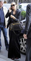 85700 Tikipeter Miranda Kerr is seen arriving at her hotel 005 122 511lo