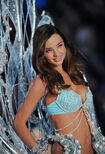 Il-più-costoso-Fantasy-bra-di-Victoria’s-Secret-finora-Miranda-Kerr