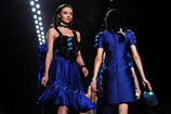 Miranda Kerr Viktor Rolf Runway Paris Fashion OJi 2D-d3gl