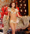 Pre-baby-Miranda-Kerr-strutted-her-stuff-2007