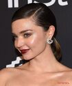 213081-peinados-de-los-globos-de-oro-2017-miranda-kerr.jpg.de2369a9ed2ac4d52edb0e36a57402f2