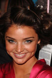 16530 fashiongallery VSShow08 Backstage MirandaKerr-09 122 198lo