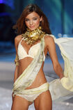 03173 VSFS08 GlamourGoddess Twitchy 003 122 188lo