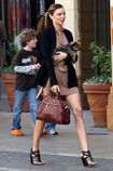 27972 celebrity-paradise com-The Elder-Miranda Kerr 2010-02-01 - shopping at Victoria Secrets 8102 122 23lo