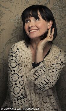 Article-2544944-1AC6626E00000578-451 306x517.jpg